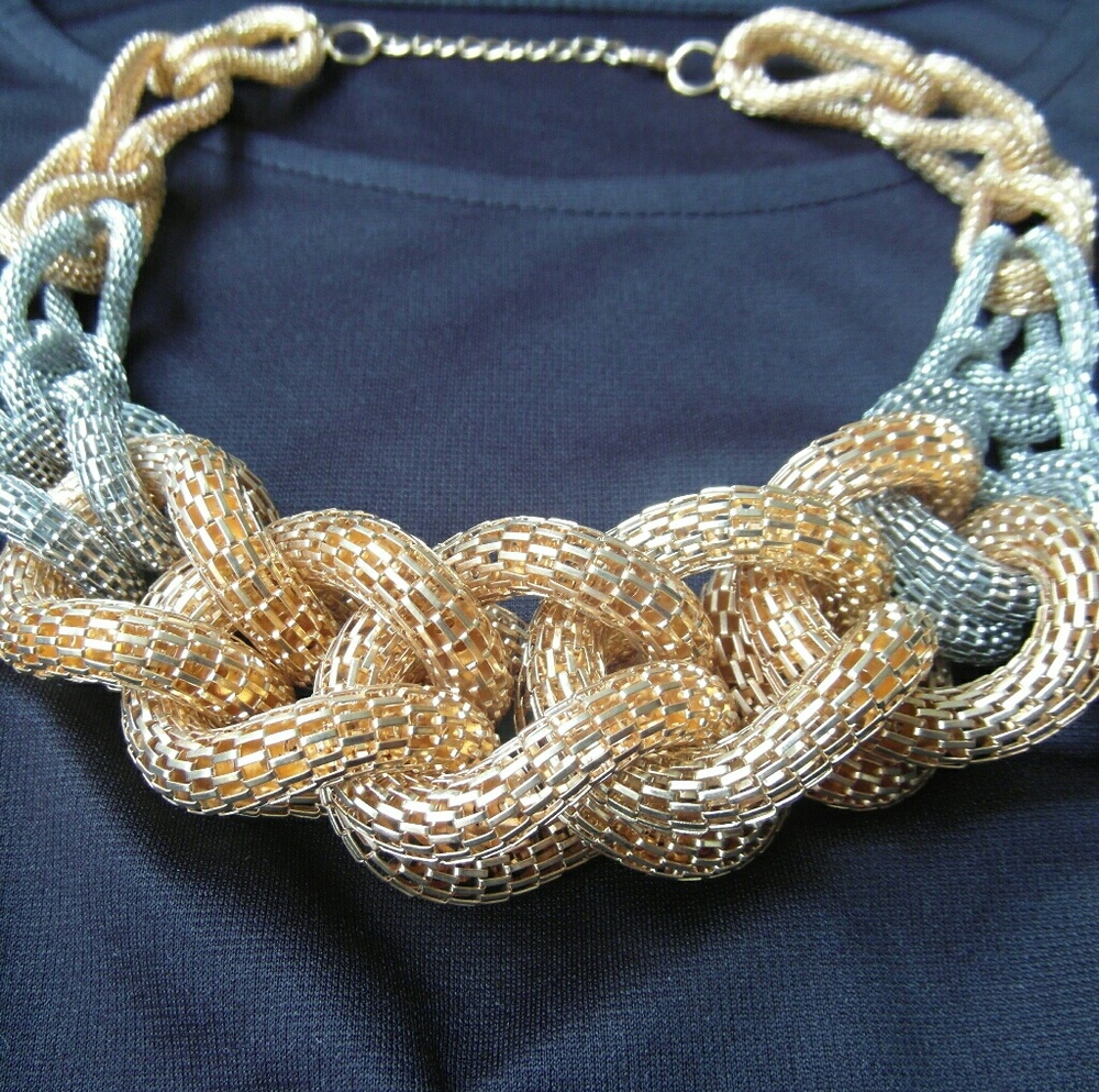 Statement necklace (NWOT)